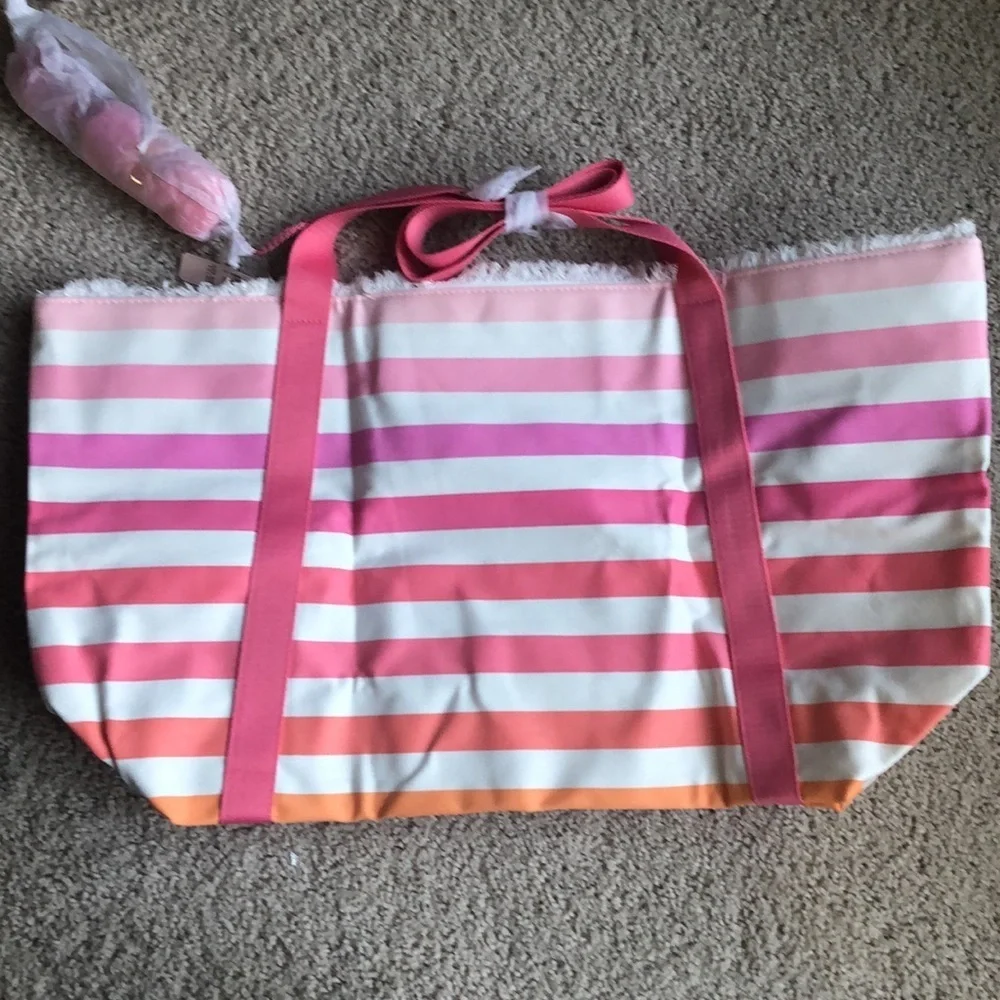 VICTORIA’S SECRET STRIPE TOTE